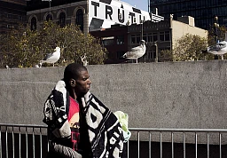 Un SDF dans le quartier de Tenderloin, à San Francisco. Un SDF dans le quartier de Tenderloin, à San Francisco.