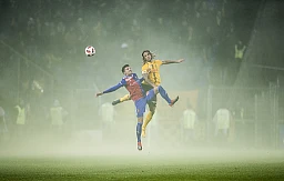Superleague. FC Basel - BSC Young Boys - FC Basel 1:3. Basel-Spieler Raoul Petretta im Kampf um den Ball mit YB-Spieler Kevin Mbabu Superleague. FC Basel - BSC Young Boys - FC Basel 1:3. Basel-Spieler Raoul Petretta im Kampf um den Ball mit YB-Spieler Kevin Mbabu