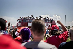 Zuerich-Kloten, 21.05.2018 - Ankunft der Schw. Eishockey Nationalmannschaft in Kloten. Das Team hat an der WM den 2. Platz belegt. Zuerich-Kloten, 21.05.2018 - Ankunft der Schw. Eishockey Nationalmannschaft in Kloten. Das Team hat an der WM den 2. Platz belegt.
