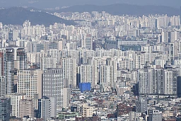 Blau: Blick vom N Seoul Tower auf die Hauptstadt Seoul, Südkorea.