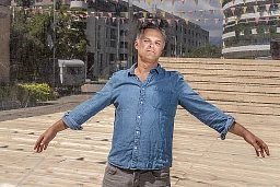 AGUSTÍN CASALIA Au Far°, le Portègne de Lausanne présente une performance philosophique et chaotique.