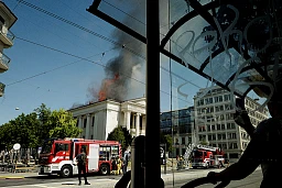 Genève, 19 juillet 2018. Incendie important dans l'église catholique romaine du Sacré-Cœur à Plainpalais. Les sapeurs-pompiers du SIS en intervention lors du début de l'incendie.