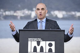 Triptyque «extravagant» Alain Berset 1