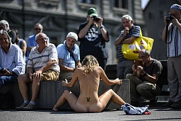 23.8.18; Ein Künstlerin während ihrer Perfomance am „Body & Freedom Festival in Zürich. Das Festival bietet eine weltweit einzigartige experimentelle Plattform Erkundung des gesellschaftlichen Umgangs mit dem nackten Körper