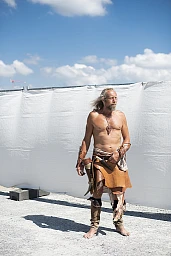 Geschäftsman, Benjamin Doyon am Mittelalterfest Turnei mit Absperrungen während des Aufbaus des Mittelalterfestes "Turnei"am 27.06.2018 auf der Grossen Allmend in Bern