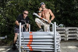 Nyon, mardi 3 juillet 2018, Plaine de l'Asse, Paléo 2018, les bénévoles à pied d'oeuvre, de gauche à droite : Christophe "Bunker" Bouckaert et Nicolas Muller. Nyon, mardi 3 juillet 2018, Plaine de l'Asse, Paléo 2018, les bénévoles à pied d'oeuvre, de gauche à droite : Christophe "Bunker" Bouckaert et Nicolas Muller.