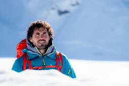 Matthieu Fournier présente la nouvelle formule de PAJU. En montagne sur le Mont Fort au dessus de Verbier. Portrait. Matthieu Fournier présente la nouvelle formule de PAJU. En montagne sur le Mont Fort au dessus de Verbier. Portrait.