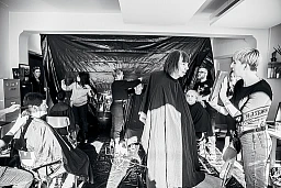 16.03.2019: «Es gibt viele Gründe, warum ich bei dieser Aktion mitmache. Aber der Hauptgrund ist, dass ich etwas weiter- und zurückgeben möchte. Es ist schön, wird mir diese Möglichkeit von unserem Geschäft angeboten. Ich sehe alle Menschen gleich, ob alt, jung, arm oder reich, es ist einfach wichtig für mich, meinen Beitrag leisten zu können.» Sarina, Team Kopfwerk 16.03.2019: «Es gibt viele Gründe, warum ich bei dieser Aktion mitmache. Aber der Hauptgrund ist, dass ich etwas weiter- und zurückgeben möchte. Es ist schön, wird mir diese Möglichkeit von unserem Geschäft angeboten. Ich sehe alle Menschen gleich, ob alt, jung, arm oder reich, es ist einfach wichtig für mich, meinen Beitrag leisten zu können.» Sarina, Team Kopfwerk