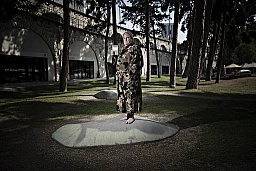 Mike Müller mit seinem Dienstbüchlein