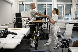 Lausanne, 07 novembre 2019, Georgy Froté, patient paraplégique, s'entraîne pour remarcher grâce à la méthode "Courtine" dans le laboratoire de marche au CHUV. ©Florian Cella/24Heures Lausanne, 07 novembre 2019, Georgy Froté, patient paraplégique, s'entraîne pour remarcher grâce à la méthode "Courtine" dans le laboratoire de marche au CHUV. ©Florian Cella/24Heures