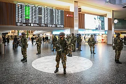 Ungewöhnliches Bild: Bewaffnete Soldaten am Flughafen Zürich