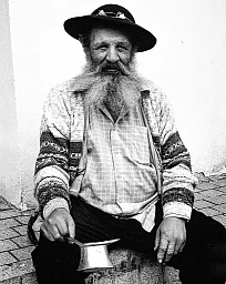 Ein Rumänischer Schnapsbrenner. (Negativscan)