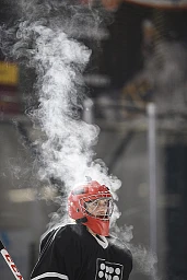 Torhueter Francesco Ruberto (FC Thun) dampft beim Plausch Eishockey Match des FC Thun im Teambuilding Lager am 16.01.2019 in Grindelwald. Foto: Raphael Moser / Tamedia AG