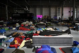 Players take a nap during HeroFest, a festival for gaming, e-sports and cosplay in Bern, Switzerland, Saturday, November 23, 2019. (KEYSTONE/Anthony Anex) Players take a nap during HeroFest, a festival for gaming, e-sports and cosplay in Bern, Switzerland, Saturday, November 23, 2019. (KEYSTONE/Anthony Anex)