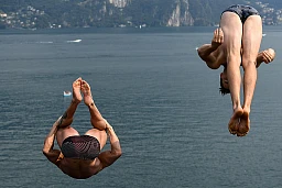 Lugano: Tuffi dalle grandi altezze, Edimen Lugano Cliff Diving. (ATS - KEYSTONE / Ti-Press / Francesca Agosta) Lugano: Tuffi dalle grandi altezze, Edimen Lugano Cliff Diving. (ATS - KEYSTONE / Ti-Press / Francesca Agosta)