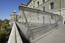 Bern 6.4.2020 - Abgesperrte Bundesterrasse vor dem Bundeshaus. Bern 6.4.2020 - Abgesperrte Bundesterrasse vor dem Bundeshaus.