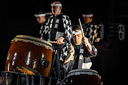 Kodo auf ihrer "One Earth Tour 2020" mit dem Programm "Legacy" im Theater Casino Zug. Bild: Christian H. Hildebrand, Zuger Zeitung (Zug, 11. März 2020) Kodo auf ihrer "One Earth Tour 2020" mit dem Programm "Legacy" im Theater Casino Zug. Bild: Christian H. Hildebrand, Zuger Zeitung (Zug, 11. März 2020)