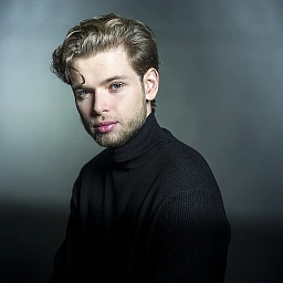 Bruno Peki, côté "innocent", dans son spectacle, il raconte sa vie de jeune adulte avec naïveté et malice. Bruno Peki, côté "innocent", dans son spectacle, il raconte sa vie de jeune adulte avec naïveté et malice.