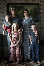 The Loewen family with father Abram wife Eva Harms one year old Ana, eight year old Eva and six years old Abram. The family had a very good Grain and Soya harvests which allowed them to buy a home off a less fortunate family that returned to Mexico. The Loewen family with father Abram wife Eva Harms one year old Ana, eight year old Eva and six years old Abram. The family had a very good Grain and Soya harvests which allowed them to buy a home off a less fortunate family that returned to Mexico.