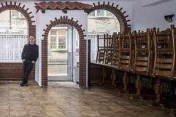 Portrait von Antonio Citera, Chef der Pizzeria Mamma Assunta in St.Gallen. Fotografiert in der Pizzeria Mamma Assunta in St. Gallen, während des Lockdowns im Januar 2021. Das Restaurant hat geschlossen und Antonio Citera bangt um seine Existenz. St Gallen, 06.01.2021