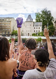 Lausanne, 14 juin 2020. Place de la Riponne. Retour en musique sur les marches du Palais Rumine.