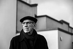 Josef Negri vor dem Kirchenzentrum Roggwil Josef Negri vor dem Kirchenzentrum Roggwil