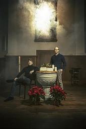 Redaktor Andrea Cattani und sein Bruder Francesco reden über Gott und die Welt. Aufgenommen am 16.12.2021 in der alten Kirche Albisrieden. Redaktor Andrea Cattani und sein Bruder Francesco reden über Gott und die Welt. Aufgenommen am 16.12.2021 in der alten Kirche Albisrieden.