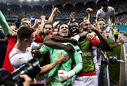 The Swiss team, with from right, Silvan Widmer, Manuel Akanji, Denis Zakaria, goalkeeper Yann Sommer, Ricardo Rodriguez, and Christian Fassnacht celebrate after winning the Euro 2020 soccer tournament round of 16 match between France and Switzerland at the National Arena stadium, in Bucharest, Romania, Monday, June 28, 2021. (KEYSTONE/Jean-Christophe Bott) The Swiss team, with from right, Silvan Widmer, Manuel Akanji, Denis Zakaria, goalkeeper Yann Sommer, Ricardo Rodriguez, and Christian Fassnacht celebrate after winning the Euro 2020 soccer tournament round of 16 match between France and Switzerland at the National Arena stadium, in Bucharest, Romania, Monday, June 28, 2021. (KEYSTONE/Jean-Christophe Bott)