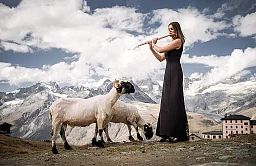 Zermatt Music Festival & Academy,18 septembre 2021, musicien(e)s se produisant en plein air devant le Cervin dans la région de Zermatt Zermatt Music Festival & Academy,18 septembre 2021, musicien(e)s se produisant en plein air devant le Cervin dans la région de Zermatt