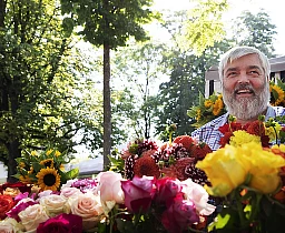 Menschen im Unterland: Werner Dubach aus Huettikon verkauft seine Blumen an verschiedenen Maerkten. Menschen im Unterland: Werner Dubach aus Huettikon verkauft seine Blumen an verschiedenen Maerkten.