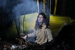 Véronique Gollut, enseignante, militante XR devant sa tente-24.01.2021 - forêt prêt de Morat ©Thierry Porchet Véronique Gollut, enseignante, militante XR devant sa tente-24.01.2021 - forêt prêt de Morat ©Thierry Porchet