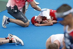 Switzerland's Max Studer is exhausted in the finish area during the men's Individual Triathlon competition at the 2020 Tokyo Summer Olympics in Tokyo, Japan, on Monday, July 26, 2021. (KEYSTONE/Peter Klaunzer) Switzerland's Max Studer is exhausted in the finish area during the men's Individual Triathlon competition at the 2020 Tokyo Summer Olympics in Tokyo, Japan, on Monday, July 26, 2021. (KEYSTONE/Peter Klaunzer)