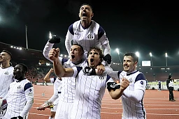 18.12.2021; St.Gallen; FUSSBALL SUPER LEAGUE - FC Zuerich - FC St.Gallen, Jubel Blaz Kramer (Zuerich) Blerim Dzemaili (Zuerich) Torschuetze Lindrit Kamberi (Zuerich) und Adrian Guerrero (Zuerich) nach dem 3:1 vor der Suedkurve; (Claudio Thoma/freshfocus) 18.12.2021; St.Gallen; FUSSBALL SUPER LEAGUE - FC Zuerich - FC St.Gallen, Jubel Blaz Kramer (Zuerich) Blerim Dzemaili (Zuerich) Torschuetze Lindrit Kamberi (Zuerich) und Adrian Guerrero (Zuerich) nach dem 3:1 vor der Suedkurve; (Claudio Thoma/freshfocus)