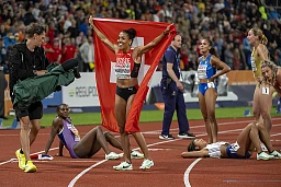 Mujinga Kambundji jubelt nachdem sie über 200 Meter der Frauen die Goldmedaille gewonnen hat, bei den European Championships im Olympiastadion in München, am Freitag, 19. August 2022.