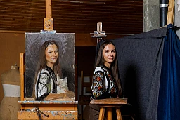 Rencontre avec Daniel James Yeomans, peintre basé à Founex qui travaille actuellement sur le portrait de Katharina Kurishko, réfugiée ukrainienne. Rencontre avec Daniel James Yeomans, peintre basé à Founex qui travaille actuellement sur le portrait de Katharina Kurishko, réfugiée ukrainienne.