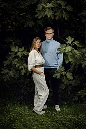 Yaël Meier und Jo Dietrich haben zusammen das Unternehmen ZEAM gegründet / beschäftigen sich mit der Generation Z. Fotografiert in Vitznau 14.09.22. Yaël Meier und Jo Dietrich haben zusammen das Unternehmen ZEAM gegründet / beschäftigen sich mit der Generation Z. Fotografiert in Vitznau 14.09.22.