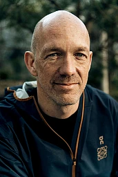 David Allemann, Mitgründer des Sportartikel Herstellers On, am Dienstag (8.3.2022) in Zürich West. Foto: Thomas Egli David Allemann, Mitgründer des Sportartikel Herstellers On, am Dienstag (8.3.2022) in Zürich West. Foto: Thomas Egli