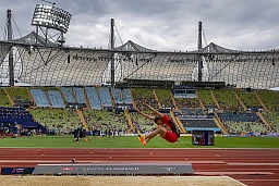 Zehnkämpfer Simon Ehammer beim Weitsprung bei den European Championships im Olympiastadion in München, am Montag, 15. August 2022. Ehammer gewinnt die EM-Silbermedaille und stellt einen Schweizer Rekord mit 8468 Punkten auf. Zehnkämpfer Simon Ehammer beim Weitsprung bei den European Championships im Olympiastadion in München, am Montag, 15. August 2022. Ehammer gewinnt die EM-Silbermedaille und stellt einen Schweizer Rekord mit 8468 Punkten auf.