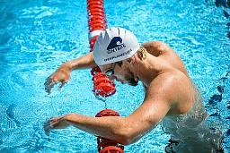 Le nageur suisse Jeremy Desplanches lors d'un entrainement avec son entraineur Philippe Lucas dans la piscine Avatica le lundi 9 mai 2022 a Martigues en France. Le nageur suisse Jeremy Desplanches lors d'un entrainement avec son entraineur Philippe Lucas dans la piscine Avatica le lundi 9 mai 2022 a Martigues en France.