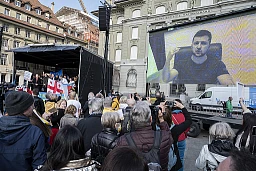Bern, Bundesplatz, 19.3.20222-- Pro Ukraine Demo in Bern. Via Liveschaltung spricht der Ukrainische Präsident Selinski zur Schweiz.
Foto: Karl-Heinz Hug Bern, Bundesplatz, 19.3.20222-- Pro Ukraine Demo in Bern. Via Liveschaltung spricht der Ukrainische Präsident Selinski zur Schweiz.
Foto: Karl-Heinz Hug
