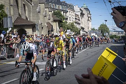 09 07.2022 ; Lausanne; Arrivee du Tour de France; Le peloton avec le maillot jaune passe a Saint Francois