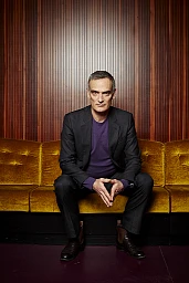 Anatole Taubmann fotografiert im Kino Houdini.