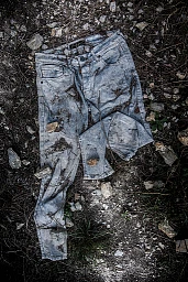 Ventimiglia (IT): emergenza immigrazione, indumenti abbandonati dai migranti sul Sentiero della Morte. © Ti-Press / Samuel Golay