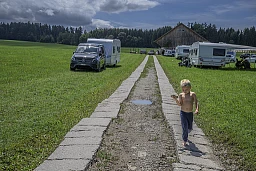 Le campement des Yéniches à Sales ,canton de Fribourg, gens du voyage suisse. 30.7.2023. Le campement des Yéniches à Sales ,canton de Fribourg, gens du voyage suisse. 30.7.2023.