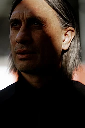 Portrait von Fussballtrainer Hakan Yakin in der Yakin Arena in Oberenengstringen Portrait von Fussballtrainer Hakan Yakin in der Yakin Arena in Oberenengstringen