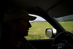 22/06/2023 - Suisse / Ballens - Depuis Ballens, Didier Roch nous conduit sur l'alpage où paissent ses génisses en été. Matthieu Zellweger / HAYTHAM PICTURES 22/06/2023 - Suisse / Ballens - Depuis Ballens, Didier Roch nous conduit sur l'alpage où paissent ses génisses en été. Matthieu Zellweger / HAYTHAM PICTURES