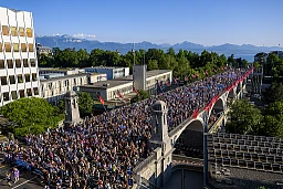 Des femmes manifestent pendant le grand cortège sur le pont Chauderon lors de la Grève féministe le mercredi 14 juin 2023 a Lausanne. Des femmes manifestent pendant le grand cortège sur le pont Chauderon lors de la Grève féministe le mercredi 14 juin 2023 a Lausanne.