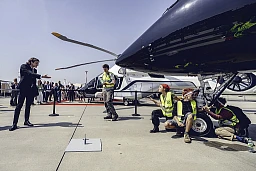 Durant le premier jour du salon "Ebace", le plus grand salon européen dédié à l’aviation privée sur Tarmac de Genève Aéroport. Des militants et organisations de plusieurs pays se sont enchainés à des avions afin de protester contre cette manifestation. Genève, le 22.05.2023 © David Wagnières Durant le premier jour du salon "Ebace", le plus grand salon européen dédié à l’aviation privée sur Tarmac de Genève Aéroport. Des militants et organisations de plusieurs pays se sont enchainés à des avions afin de protester contre cette manifestation. Genève, le 22.05.2023 © David Wagnières