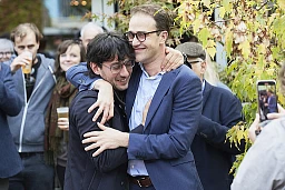 Hasan Candan und David Roth (Beide SP) sekunden nachdem ihre Wahl in den Nationalrat definitiv war.