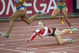 Sturz auf dem Zielstrich: Schlussläuferin Melissa Gutschmidt beim Zieleinlauf. Sturz auf dem Zielstrich: Schlussläuferin Melissa Gutschmidt beim Zieleinlauf.